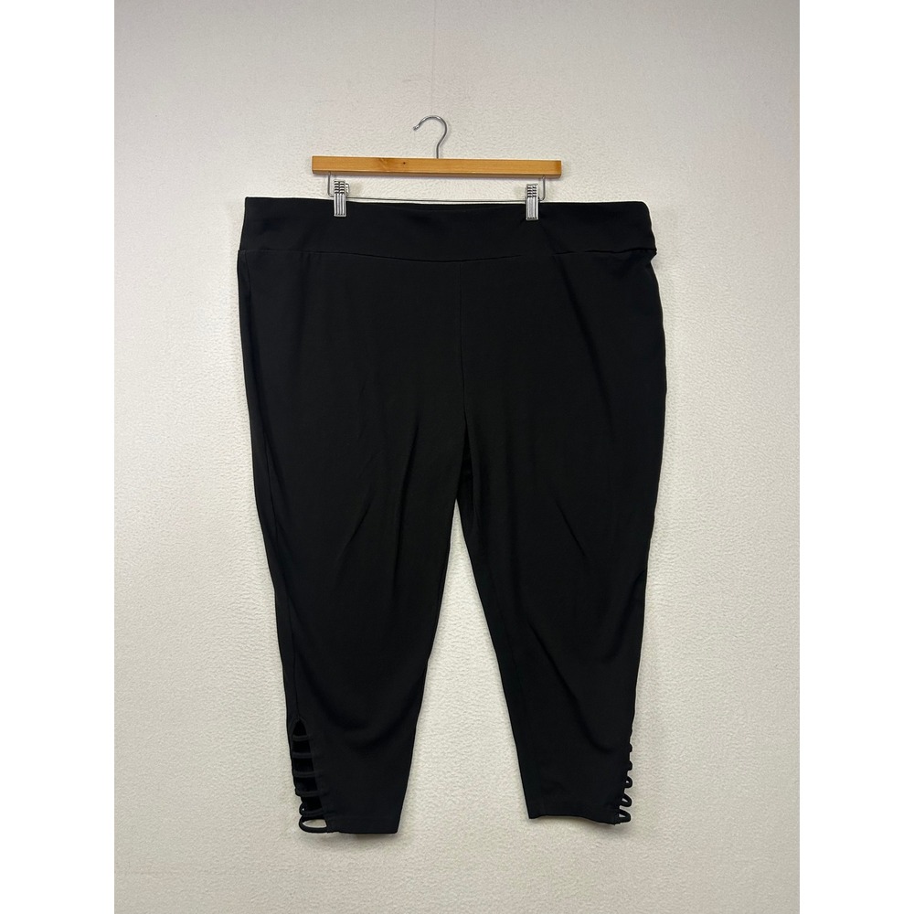 Casual Athleisure Terra & Sky Women 4X Black Lattice Hem Capri Leggings